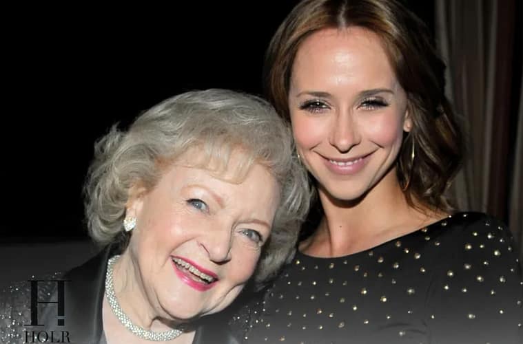 Jennifer Love Hewitt Remembers Betty White