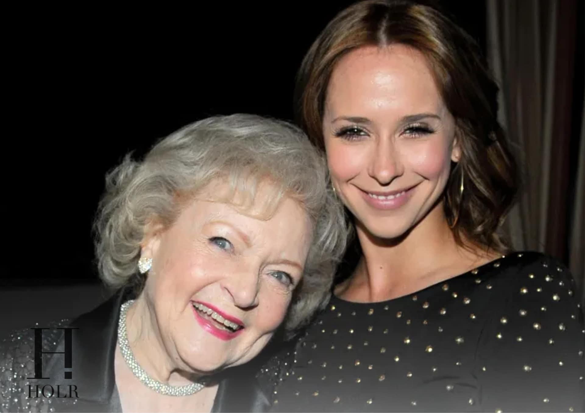 Jennifer Love Hewitt Remembers Betty White –