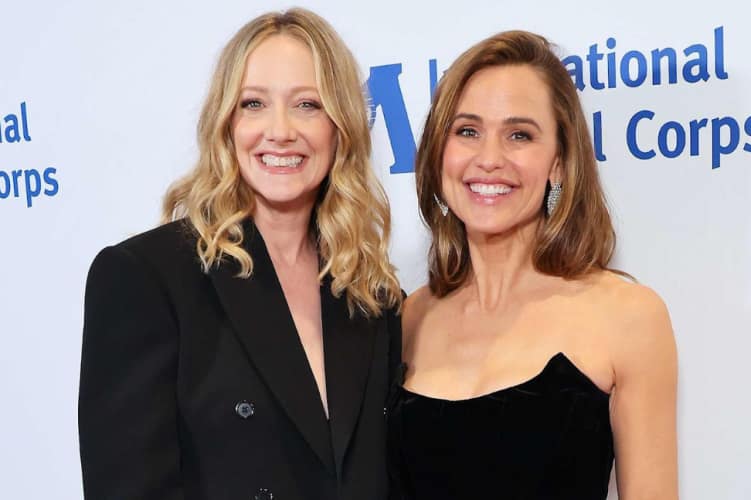 Jennifer Garner Says Judy Greer Carried Her for 20 Years