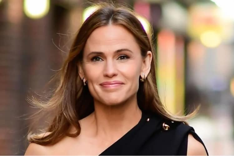 Jennifer Garner Says Her Kids Think She’s ‘Fully Cringe’ –