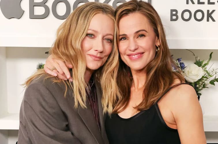 Jennifer Garner Says Fans Lose It Seeing Her With Judy Greer