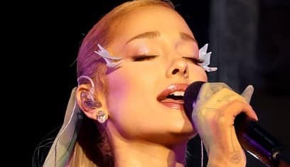 Ariana Grande Teases Major Announcement, Fans Convinced a 2026 Tour Is Coming