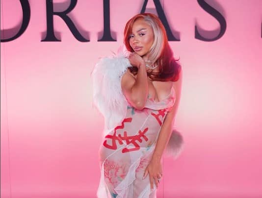 Young Thug Proposes to Mariah The Scientist at Atlanta Concert