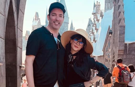 Zooey Deschanel Opens Up About Wedding Pressure