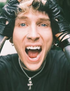 Megan Fox Baby Bump with Machine Gun Kelly