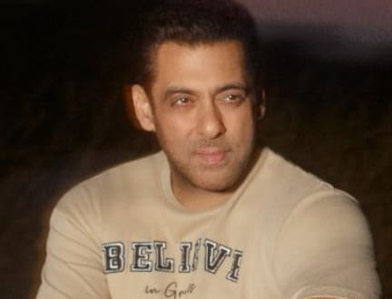 Salman Khan Dharmendra Dance To Om Shanti Om song