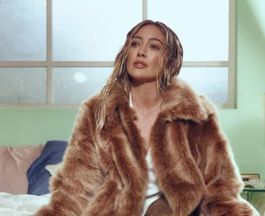 Hilary Duff Performs “What Dreams Are Made Of” on Tour