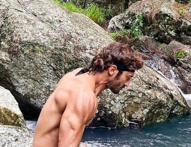 Vidyut Jammwal Nude Photos
