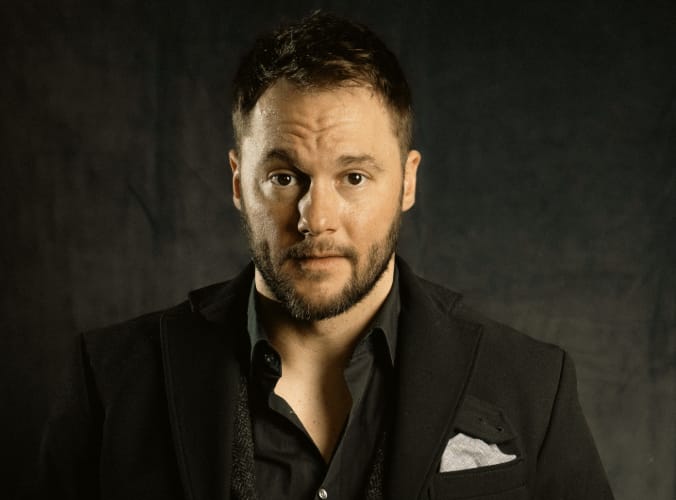 HOLR Chats: Dennis Andres on Stealing Scenes (and Hearts) in Juliet & Romeo