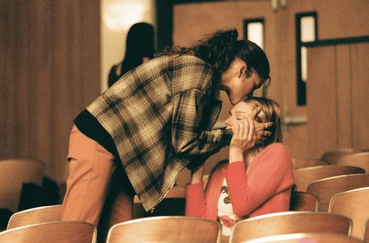 Rue Kissing Jules Head