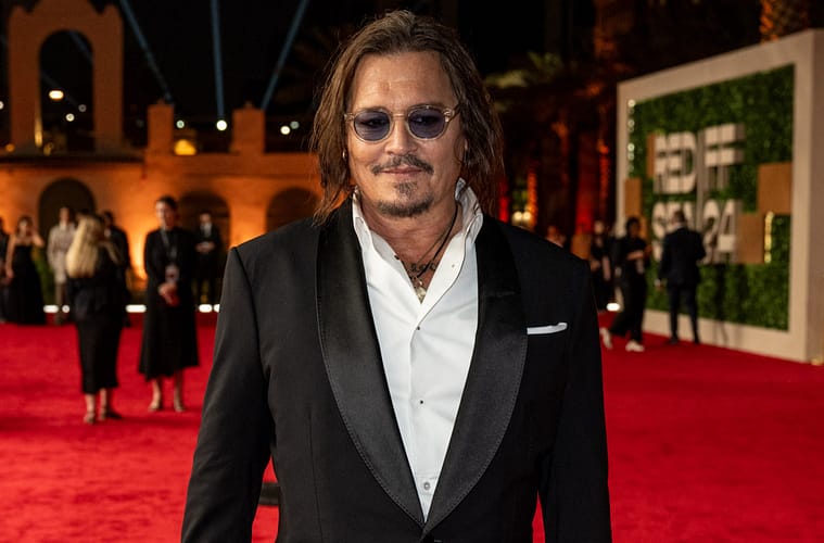 Johnny Depp Warns Fans About Online Scammers