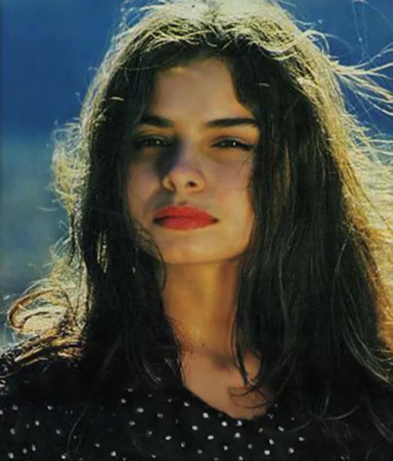 A young Hope Sandoval.