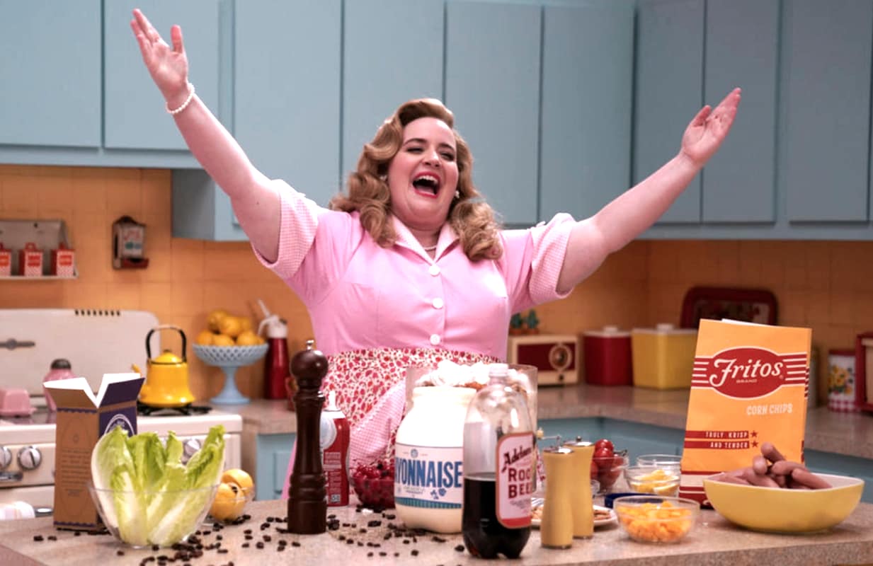 Aidy Bryant performing on SNL.