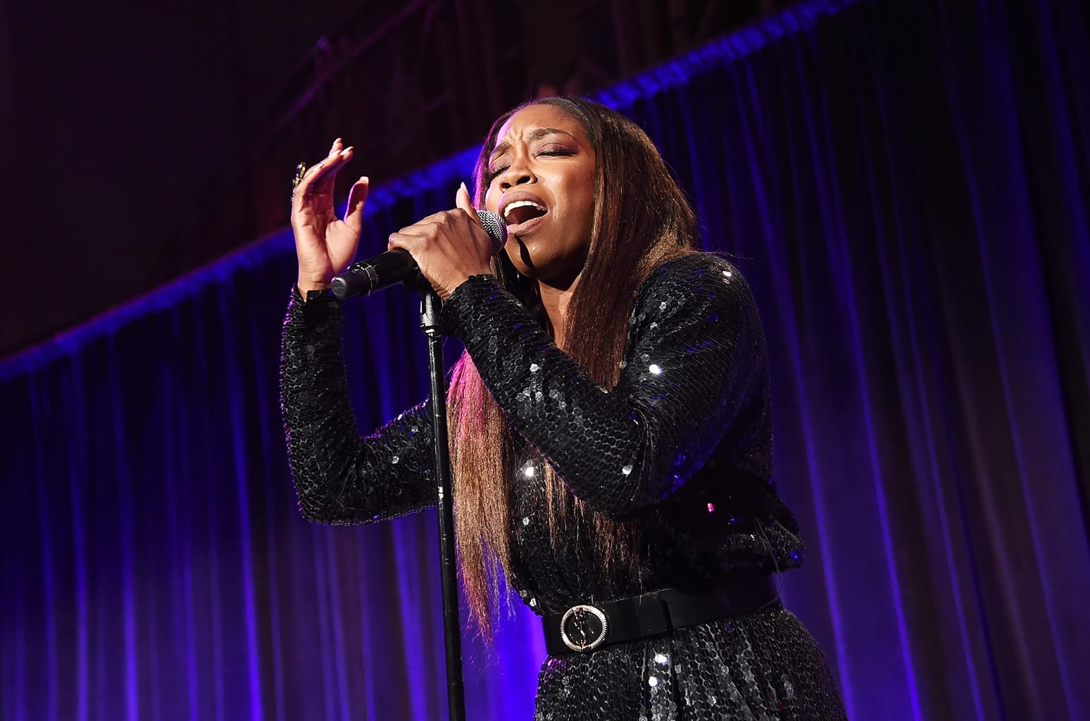 Vocalist Estelle singing "Stronger Than You.'