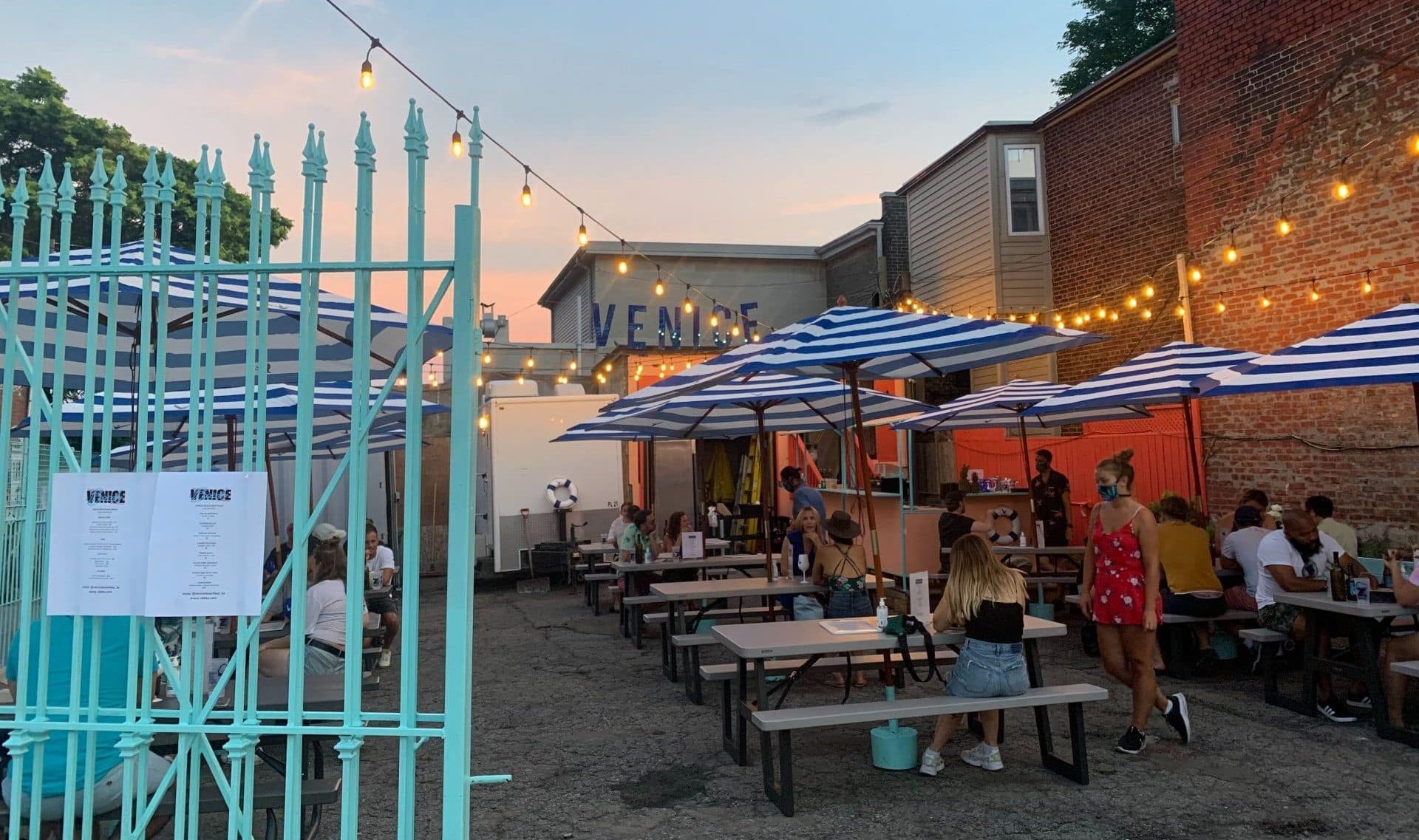 vanice beach bar in toronto