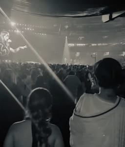 Gomez and her sister