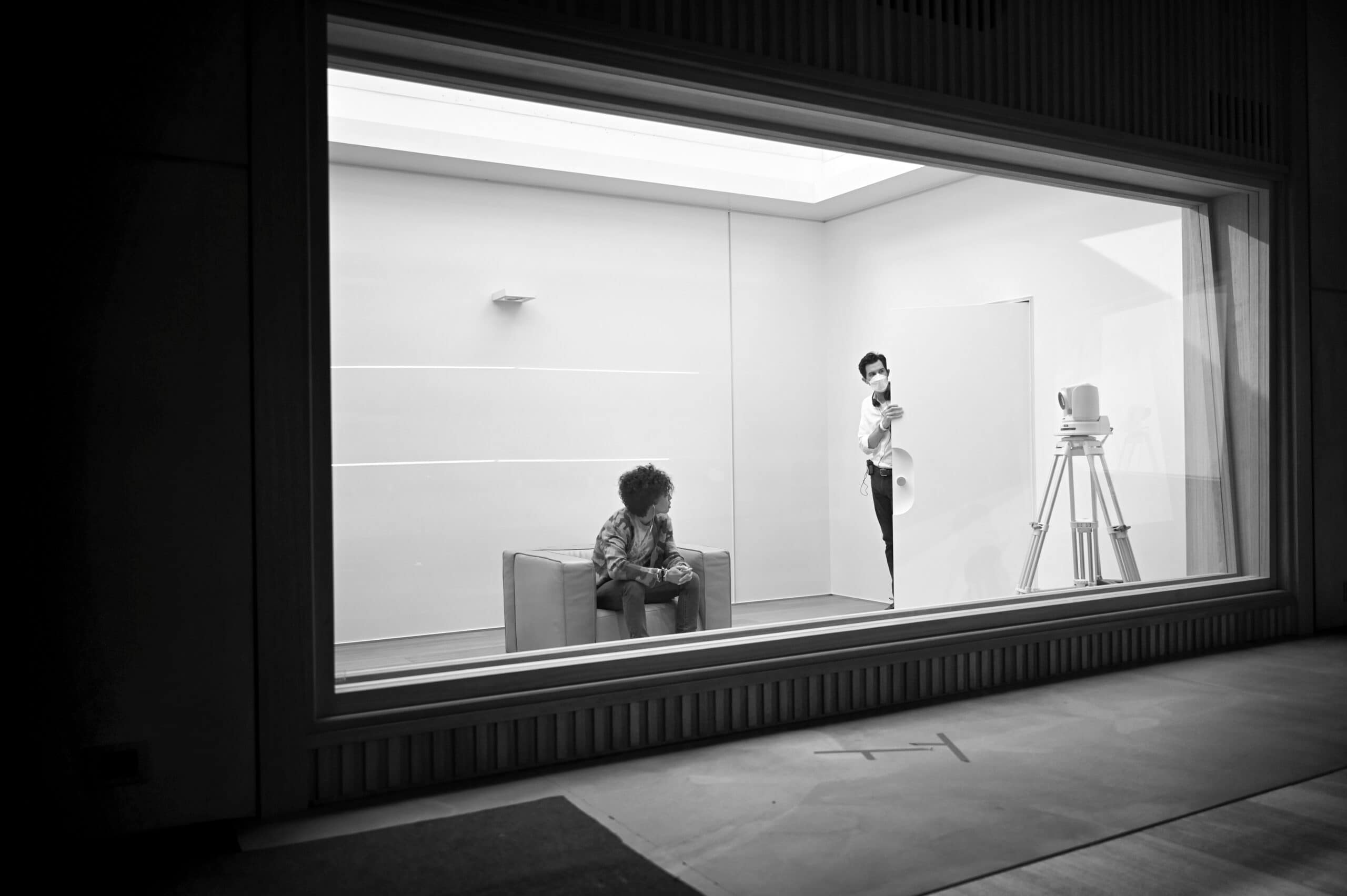 SPIDERHEAD. (L to R) Jurnee Smollett as Lizzy and Joseph Kosinski (Director) on the set of SPIDERHEAD.