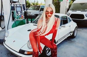 Kesha Nude Instragam Post "Bored of Wearing Clothes"