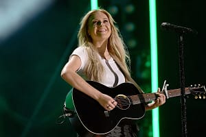 Kelsea Ballerini and her guitar