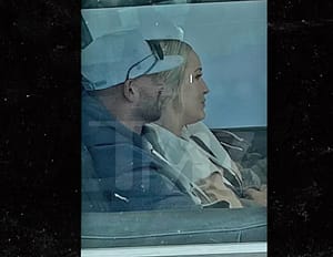 izzy and mystery woman