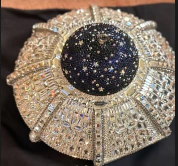 Kardashians Surprise Lauren Sánchez With $7K Purse | Look Inside