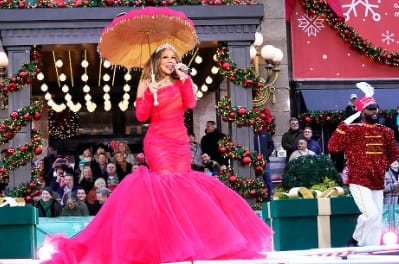 Fans Shocked by Sarah Hyland’s Singing at Macy’s Parade