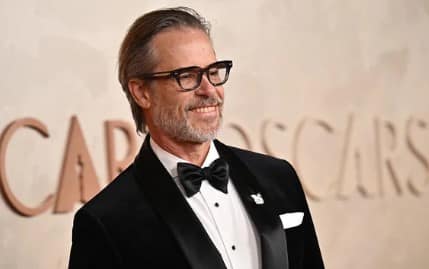 Guy Pearce Issues Apology After Controversial Posts