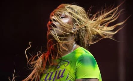 Brazilian Pop Star Liniker’s Voice Reaches the World as Her Community Continues to Fight