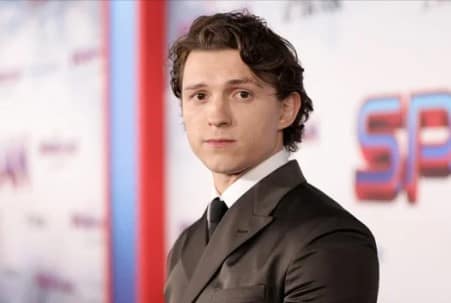 Tom Holland Says He’s ‘On the Mend’ After Spider-Man Set Injury