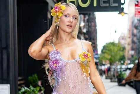 Zara Larsson’s VMAs Dress: The Hibiscus Flower That Stole the Show