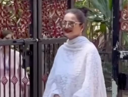 Rekha Style To Cast Vote
