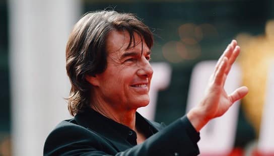 Top news on Tom Cruise’s record stunt