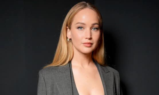 Jennifer Lawrence Grabs Dior’s Coveted ‘Dracula’ Book Tote