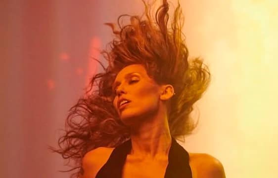 Did Miley Cyrus Ignore Fans at Her Signing Event?