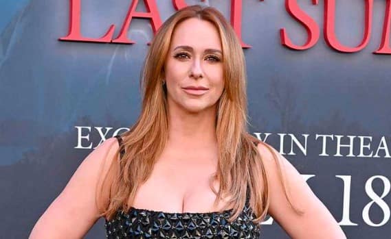 Jennifer Love Hewitt Remembers Iconic Premiere
