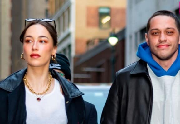 Pete Davidson and Elsie Hewitt Expecting First Child Together