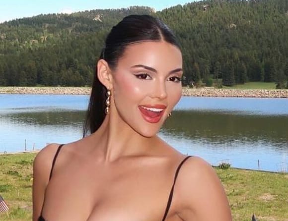 What Is Holly Scarfone Job