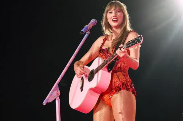 Taylor Swift Becomes Youngest Woman Inducted Into Songwriters Hall of Fame