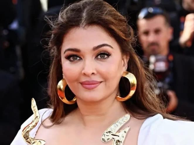 Aishwarya Rai Bachan Megapolis Screening Outfit