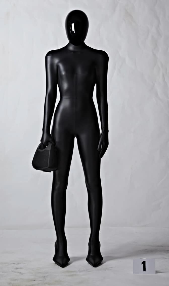 Balenciaga's 1'st Number in the 2022 Couture show