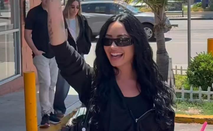 Demi Lovato Makes Amends With Frozen Yogurt Shop 4 Years After Controversy