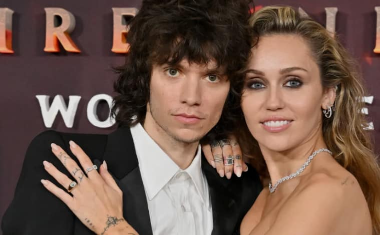 Miley Cyrus Shows Off Engagement Ring at Golden Globes