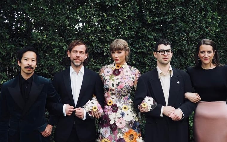 Taylor Swift to present the Grammy's.