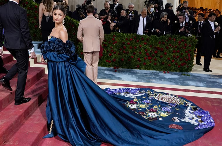 Taylor Hill Unwinds Through Drawing, Healthy Cookies, and 'New Girl'