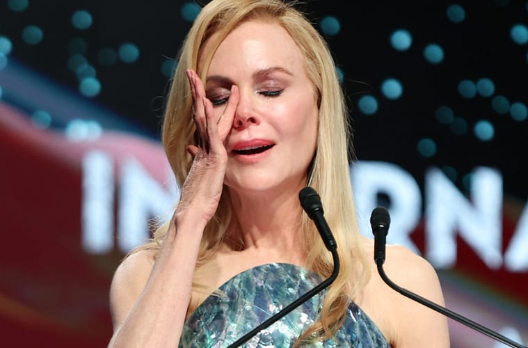 Nicole Kidman Dedicates Award to Late Mother, Tears Up During Speech