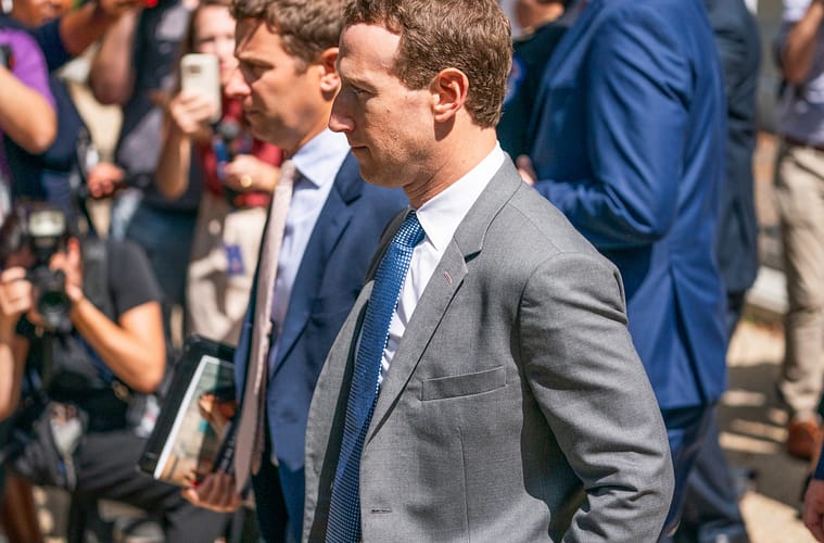 Zuckerberg Investing $100 Billion into Meta's VR & AR Products by Year-End