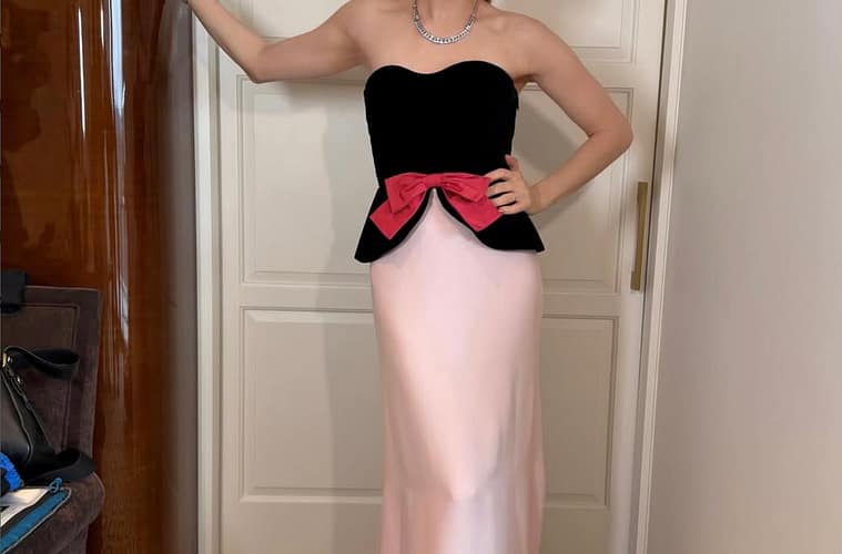 Amanda Seyfried posed in valentino for best dressed at the critic's choice awards