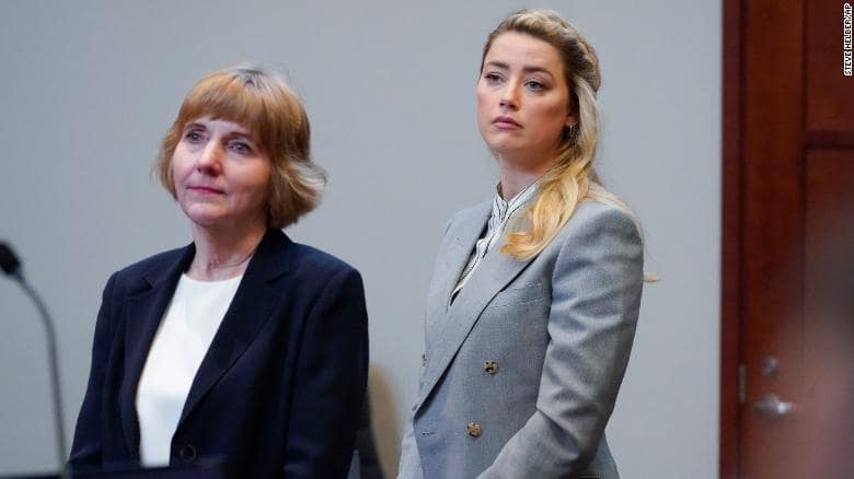 Attorney Elaine Bredehoft & Amber Heard before jury deliberations start.