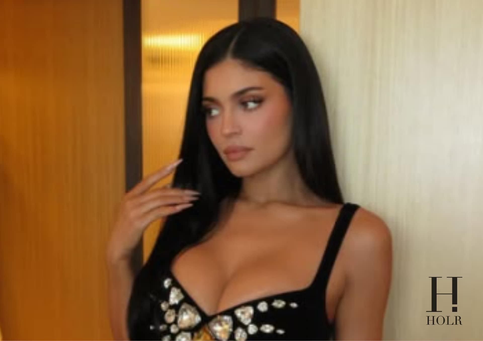 Kylie Jenner Stuns in Thierry Mugler’s 1999 Archival Dress –