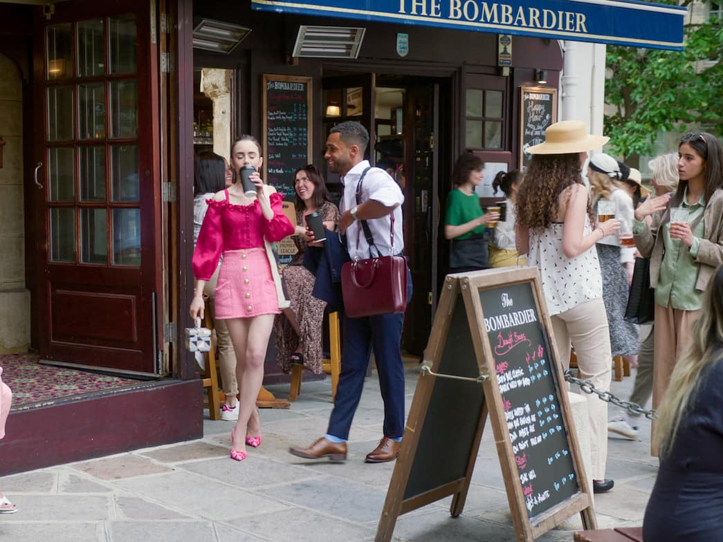 Alfie Pub Emily in Paris